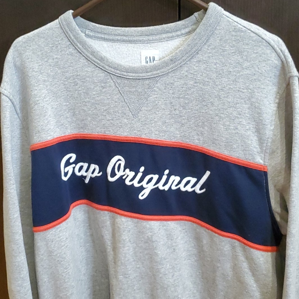 GAP sweater